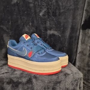 Nike Women's Blue and Red Platform Sneakers